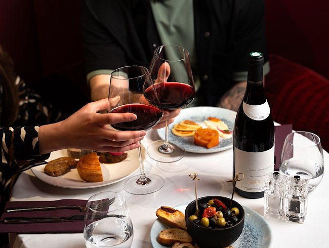 Fusion française dans un cadre de bistrot moderne